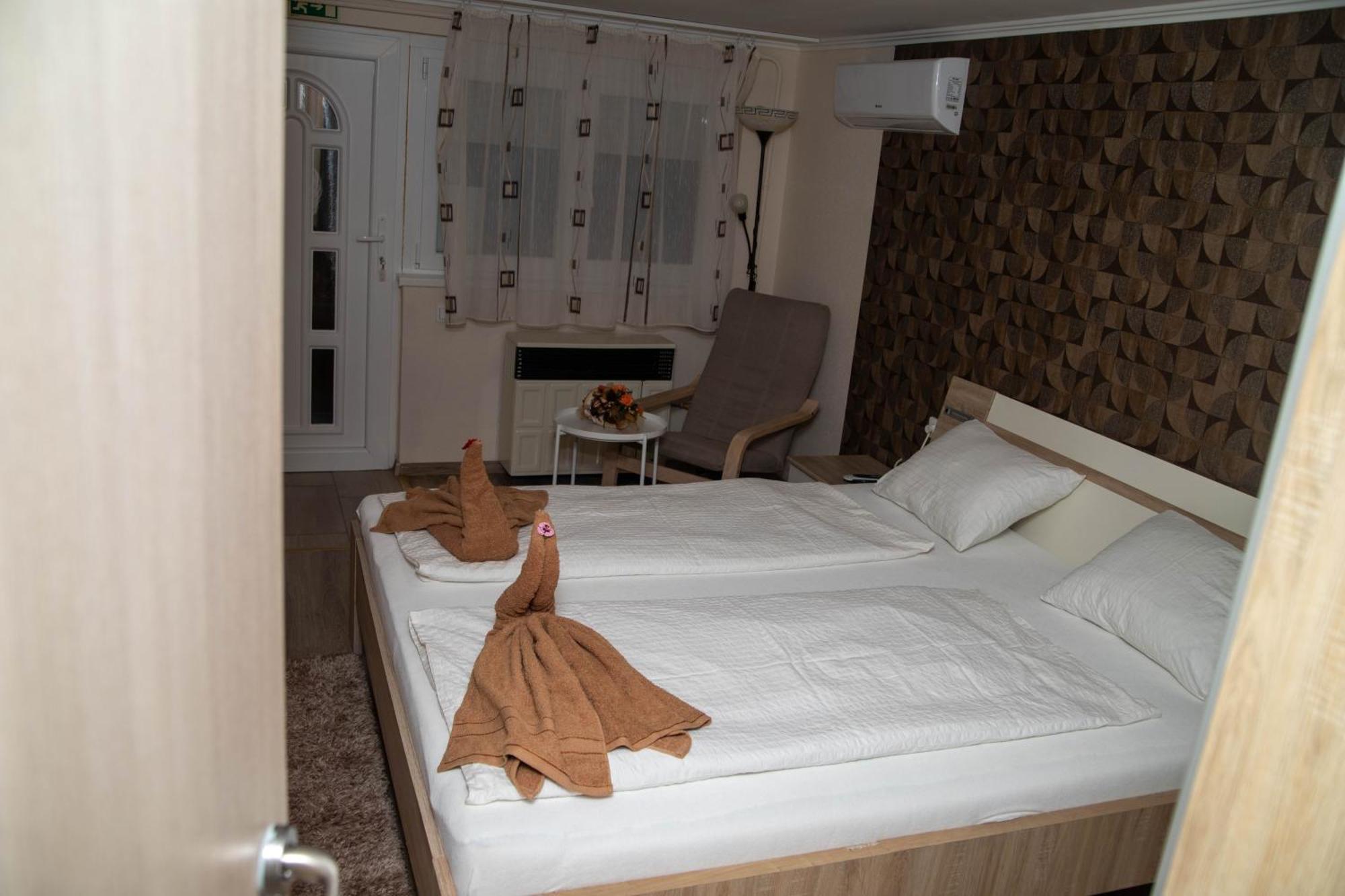 Boroka Vendeghaz Turkeve Hotel Buitenkant foto